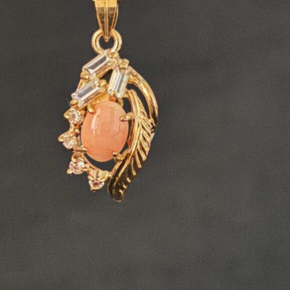 Vintage Coral Pendant Necklace, Dolphin Ore 18K Gold Electroplate - Picture 7 of 7